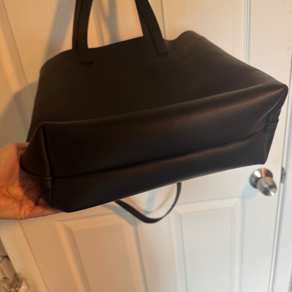 Portland Leather Crossbody Tote Large - Picture 4 of 9